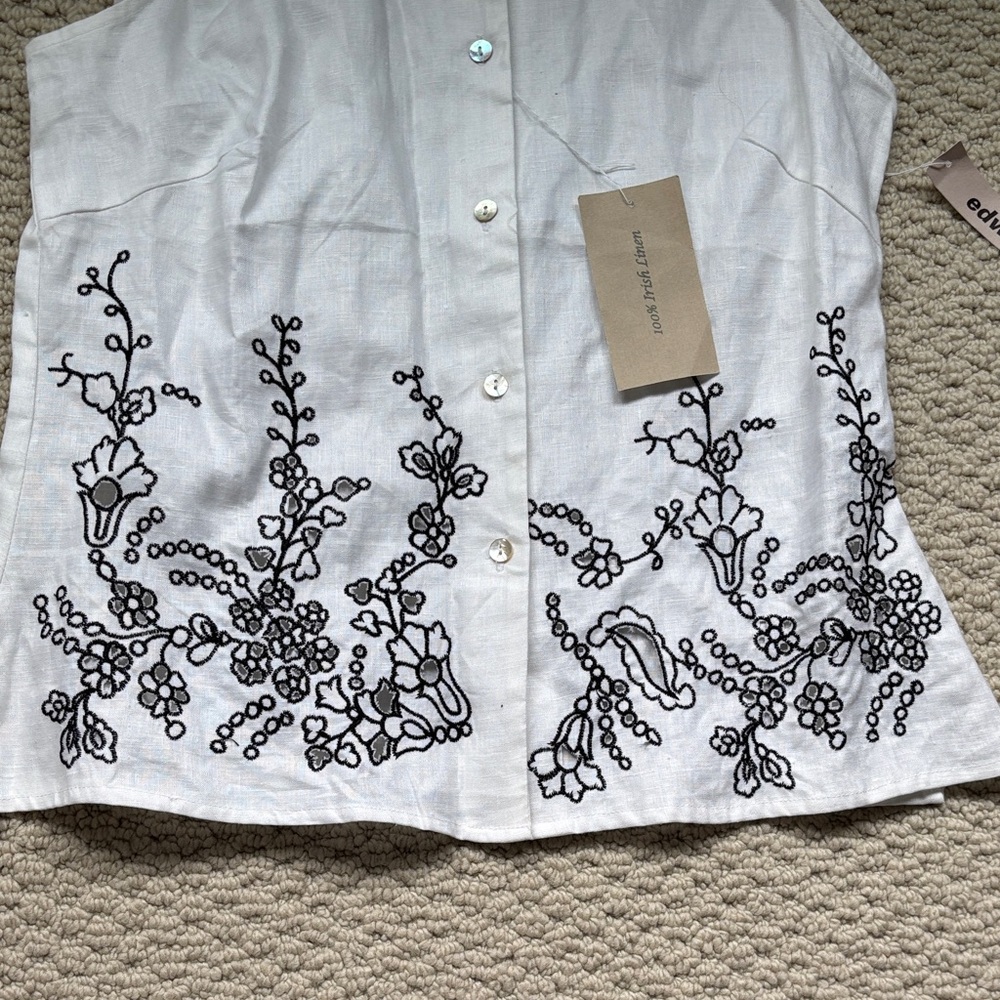 Elegant White Sleeveless Irish Lace Shirt with Black Embroidery - Picture 2 of 5